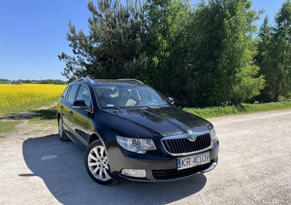 Skoda Superb cena 41900 przebieg: 230000, rok produkcji 2012 z Kraków małe 67